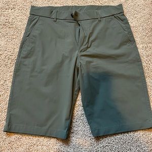 Greyson golf shorts
